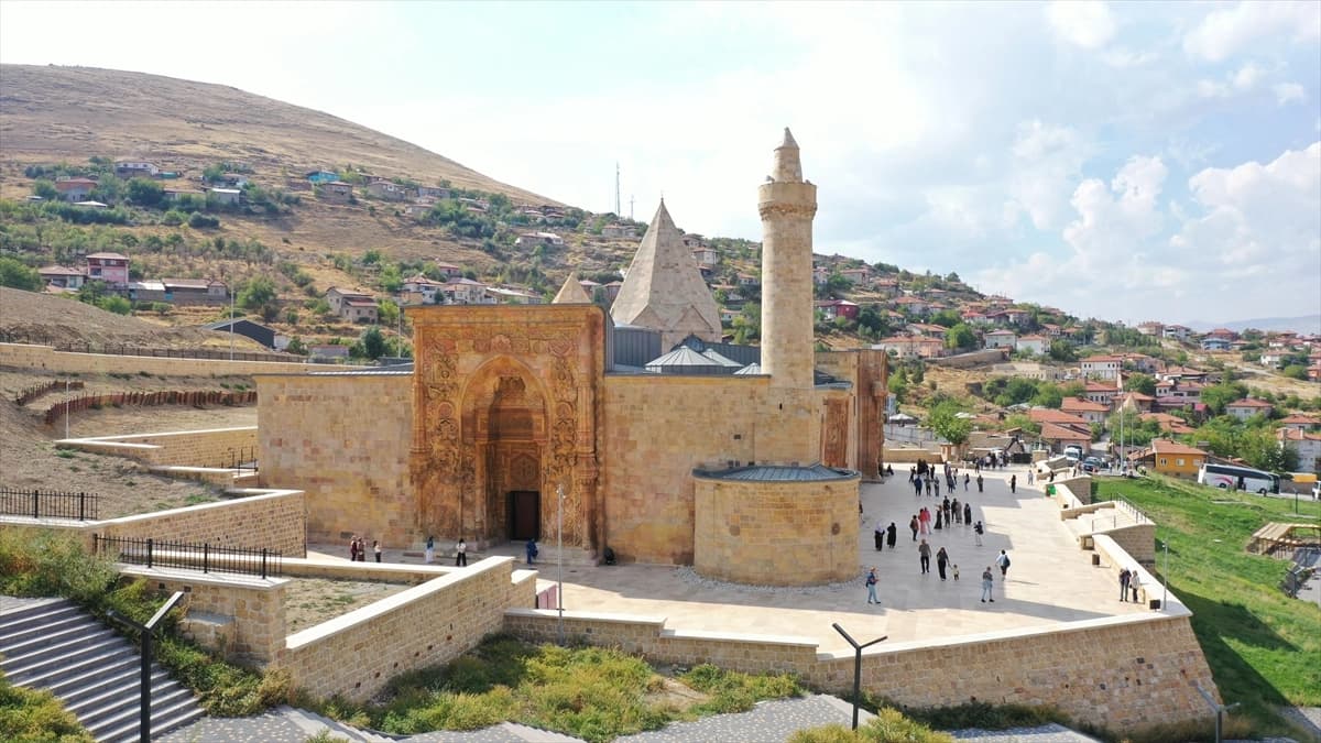 Divriği Ulu Camii ve Darüşşifasına ziyaretçi akını