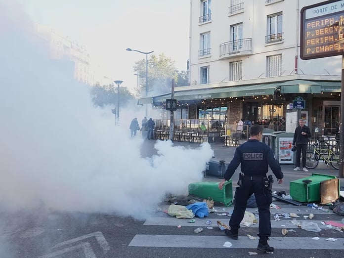 Fransa’da Macron karşıtı eylemlerde tansiyon yükseldi