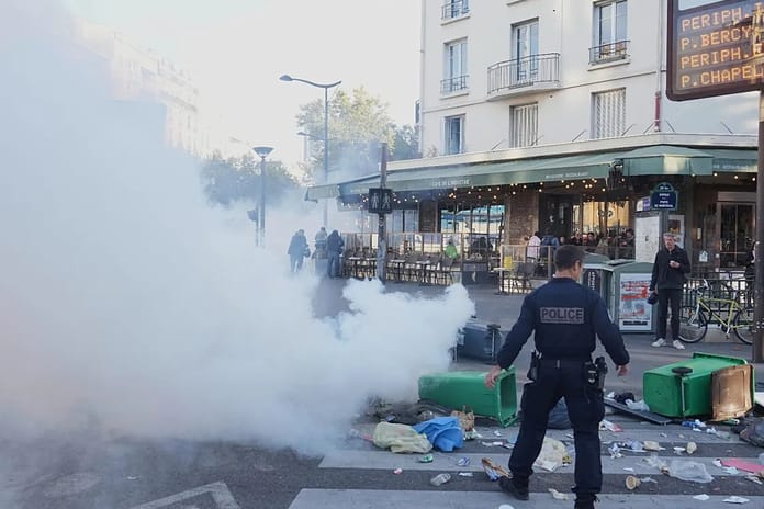 Fransa’da Macron karşıtı eylemlerde tansiyon yükseldi