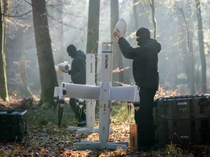 Almanya drone sürülerini sahada test etti
