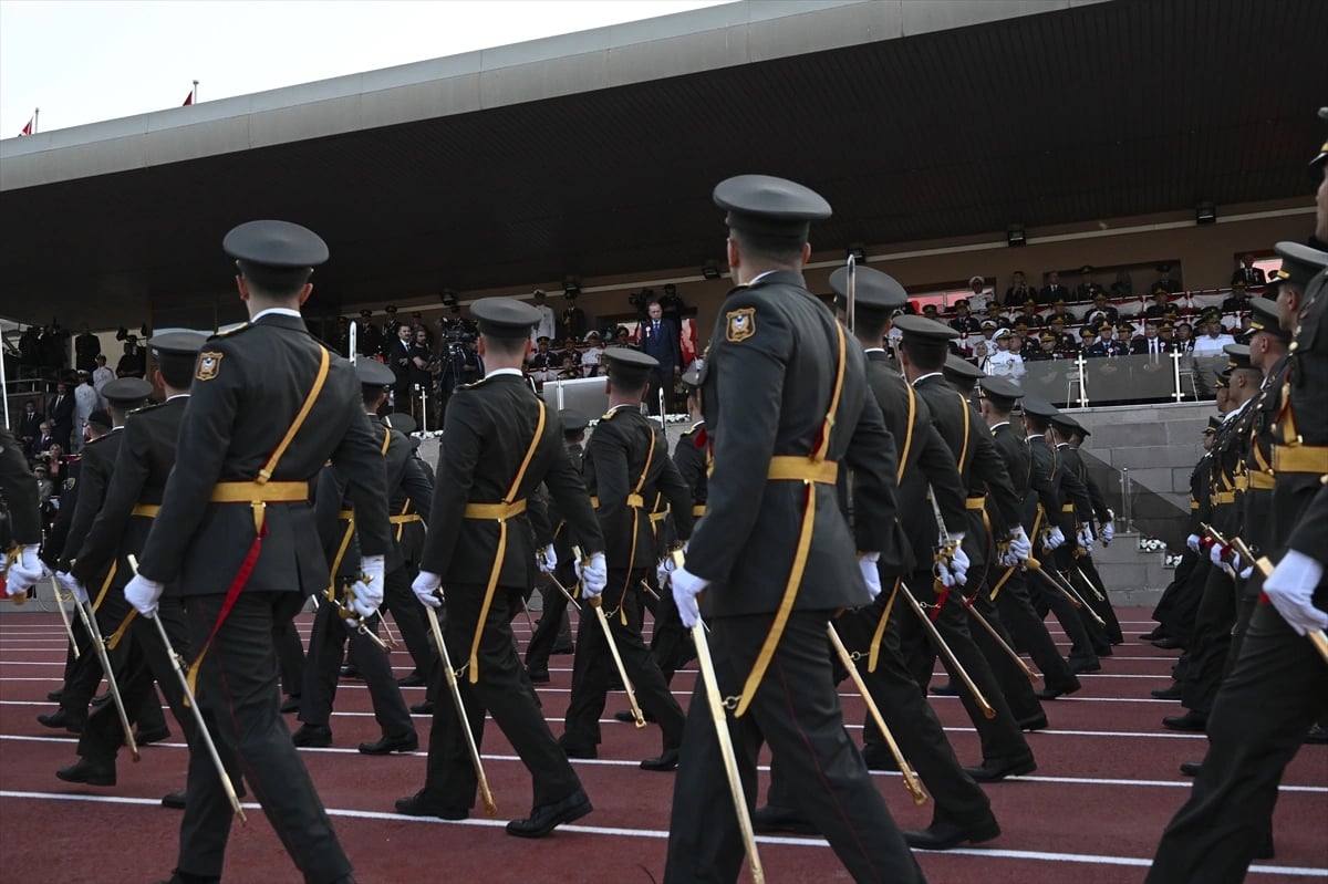 Türk Silahlı Kuvvetleri'ne taze kan | Genç Teğmenler ordu saflarına katıldı