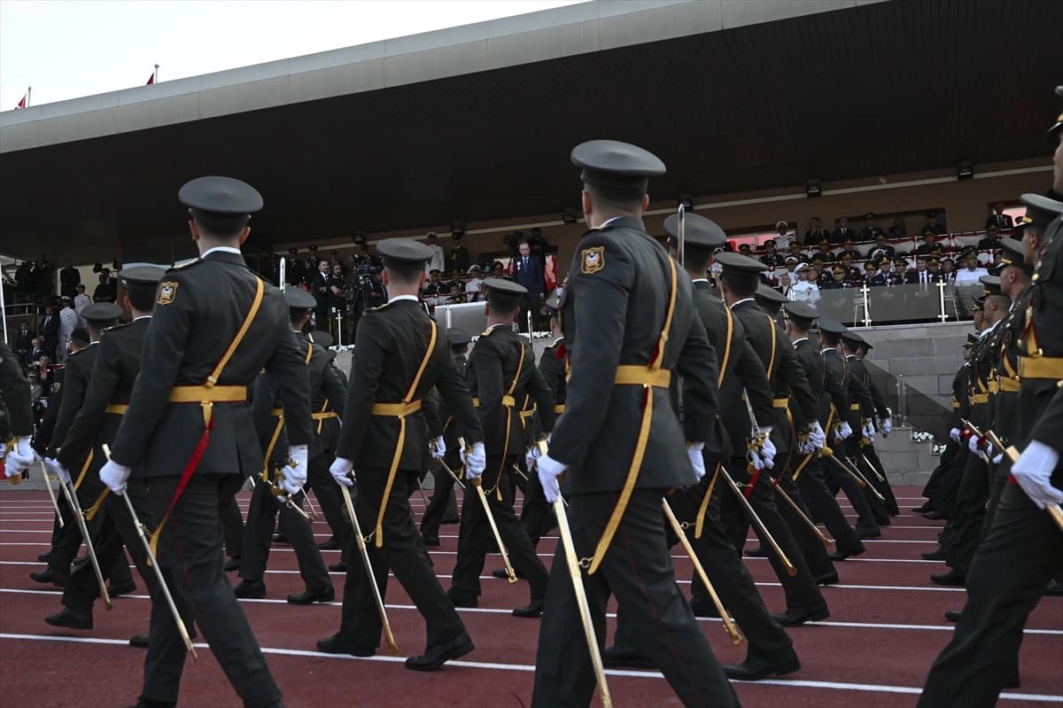 Türk Silahlı Kuvvetleri'ne taze kan | Genç Teğmenler ordu saflarına katıldı