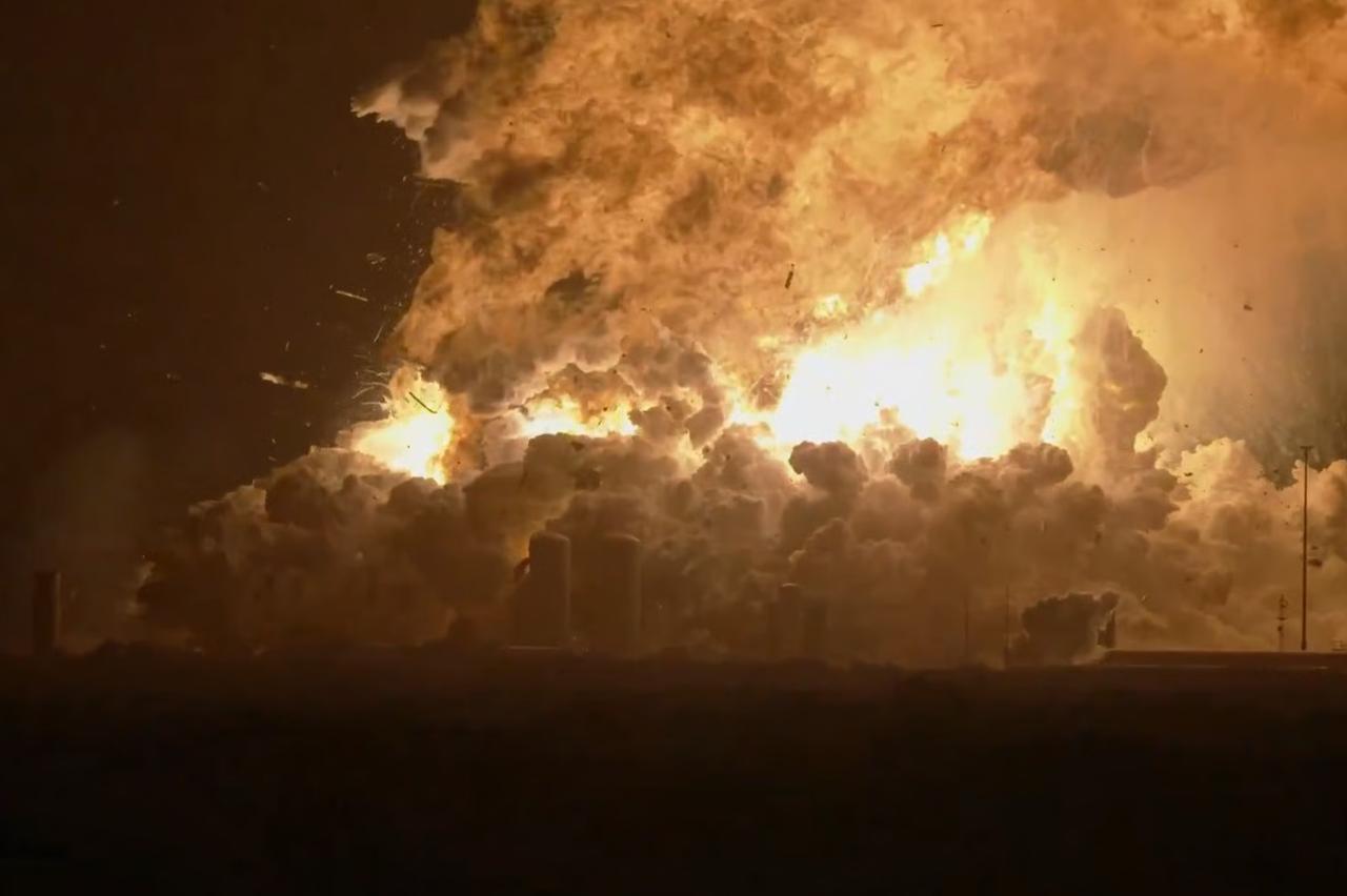 Starship 36 roketi test uçuşuna hazırlanırken patladı