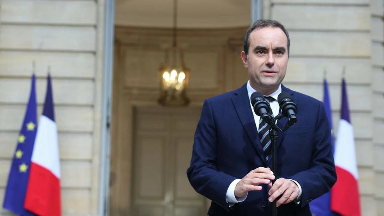 Lecornu Government Survives Two Confidence Votes in France