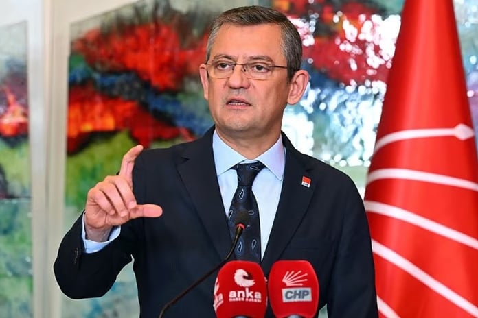 CHP’de 'Terörsüz Türkiye' komisyonu krizi: Özgür Özel kritik görüşmeler öncesi ikiye bölünen partiyle karşı karşıya