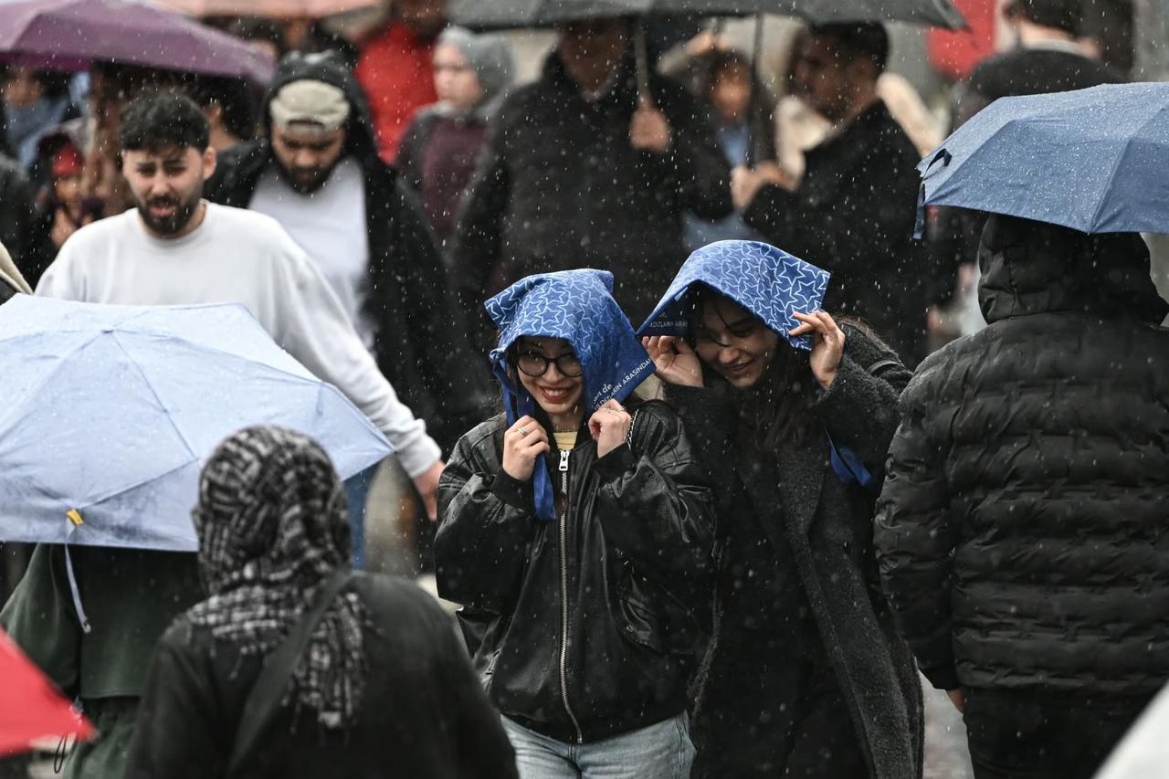 İstanbul'da hava aniden değişiyor: Valilikten kuvvetli yağış uyarısı!