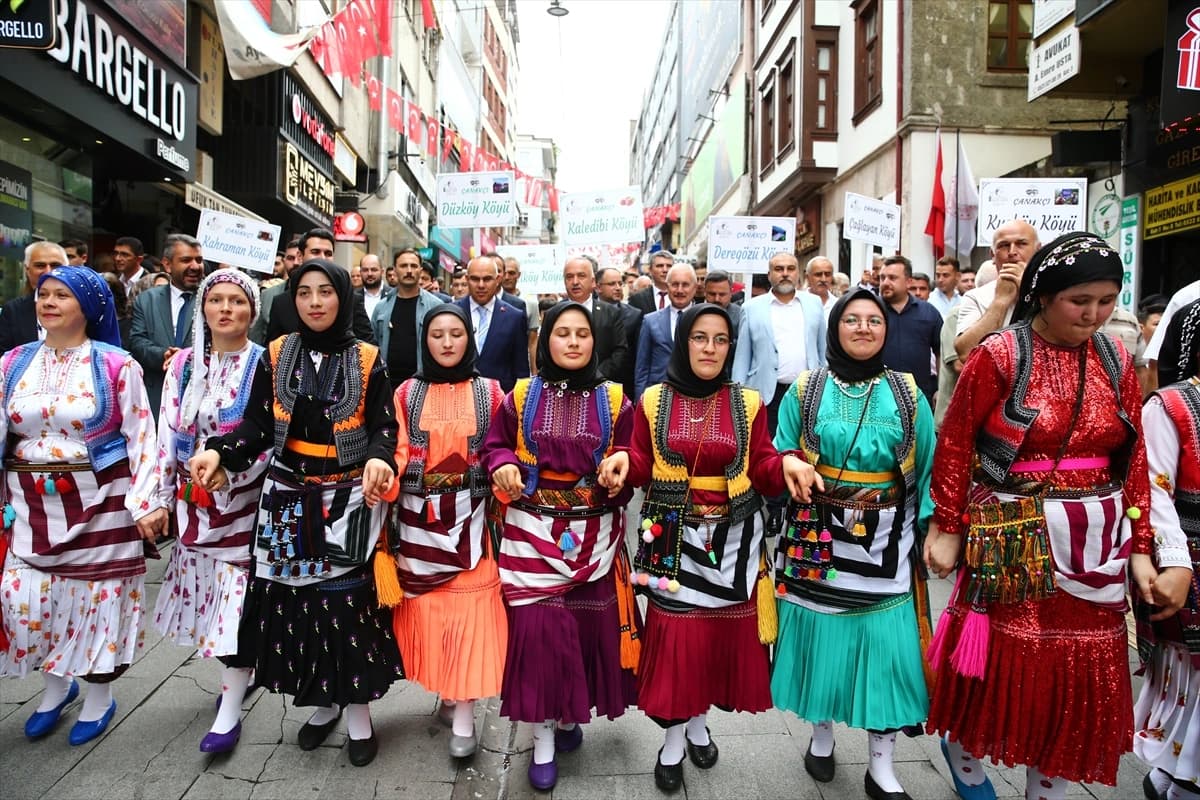 Yöresel ezgilerle yürüdüler
