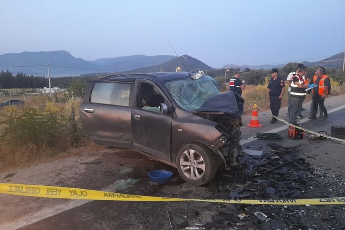İzmir'de zincirleme trafik kazasında 5 kişi öldü, 2 kişi yaralandı