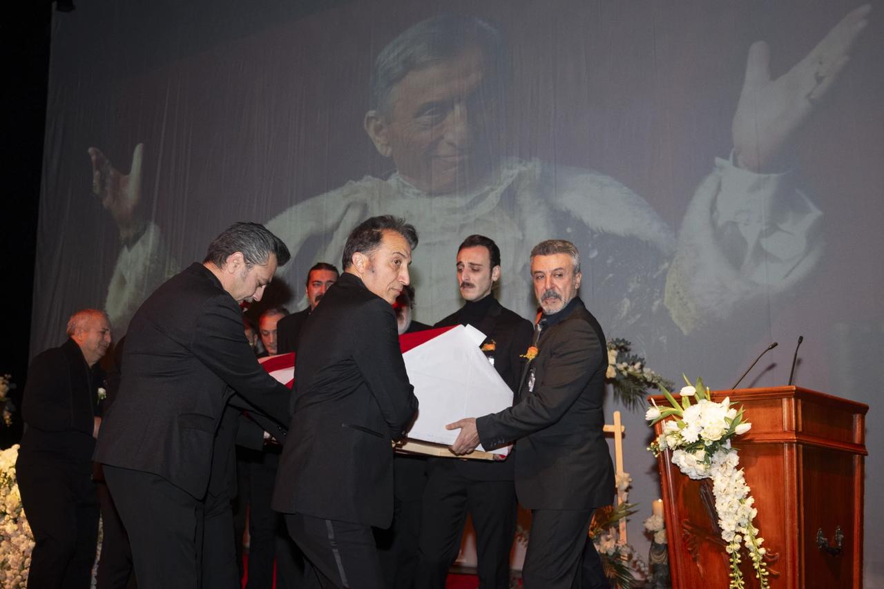 Usta oyuncu Haldun Dormen son yolculuğuna uğurlandı