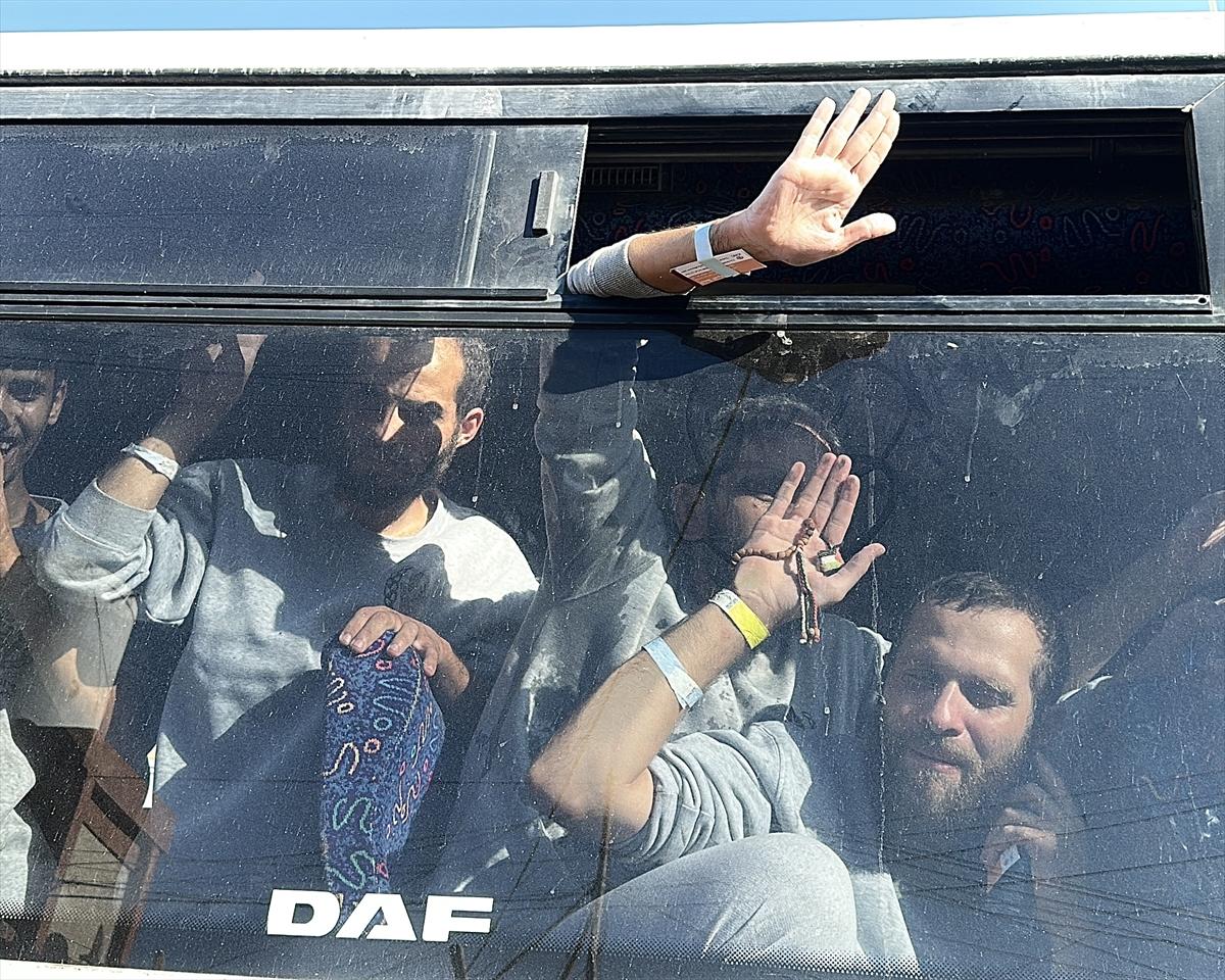 İsrail'in serbest bıraktığı Filistinli esirlerin bir kısmı Gazze'ye ulaştı