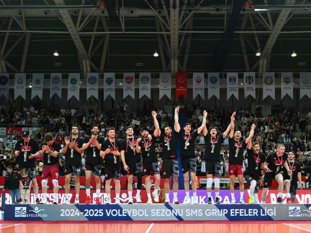Efeler Ligi'nde şampiyon Ziraat Bankkart