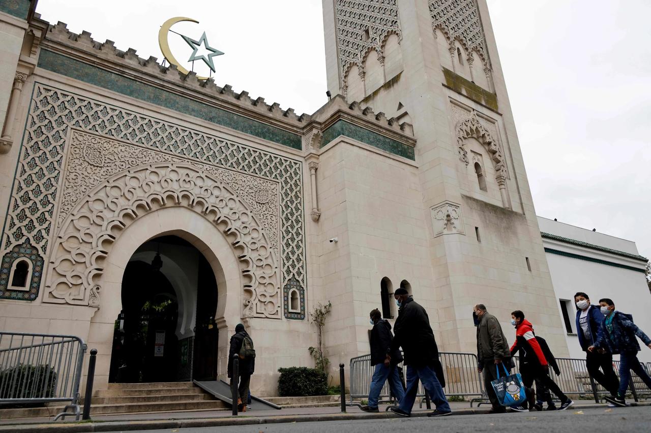 İslam düşmanlığının arttığı Fransa'da camiye saldırı