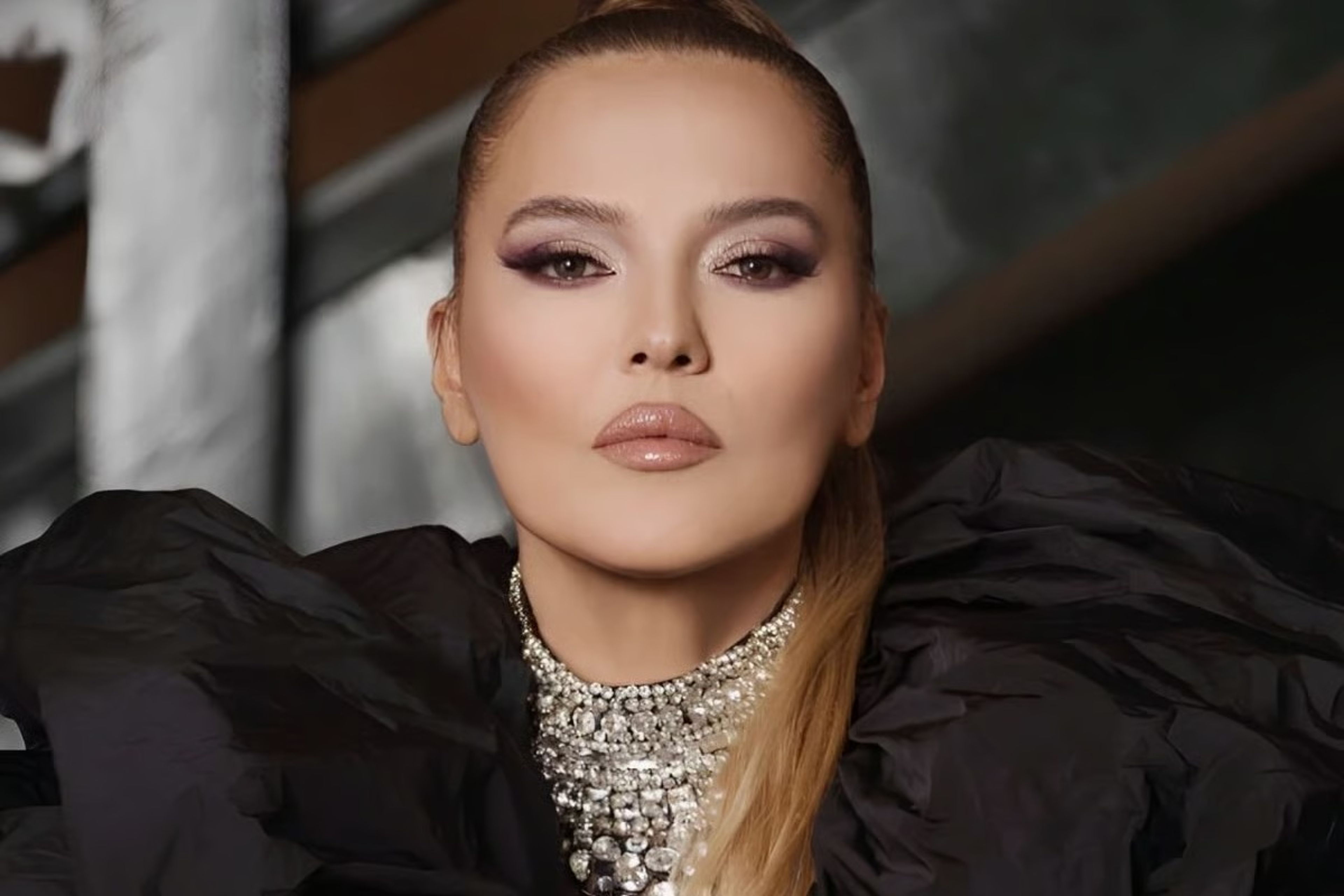 MEB'in yeni takvimi Demet Akalın'ı küplere bindirdi: Ara tatile "kâbus" yorumu