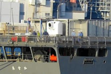 Japon donanması JS Asuka savaş gemisine 100 kW sınıfı lazer silahı entegre etti