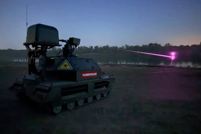 Rusya, Kurier UGV üzerinde geliştirilen Lgnis lazer silahını tanıttı