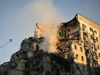 Russian Strikes Kill 11 in Overnight Kyiv Attack