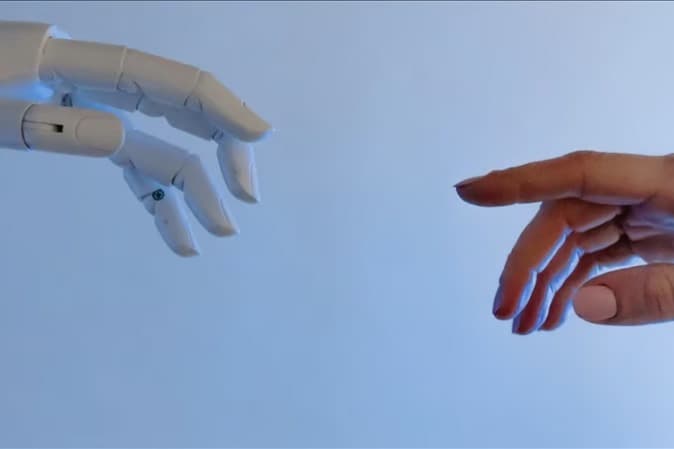 Yükseltilmiş bedenler, unutulmuş ruhlar:  Transhümanizm kıskacında insan kalma sanatı
