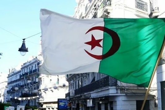 Cezayir Parlamentosu Fransız sömürgeciliğini suç sayan yasayı oybirliğiyle kabul etti