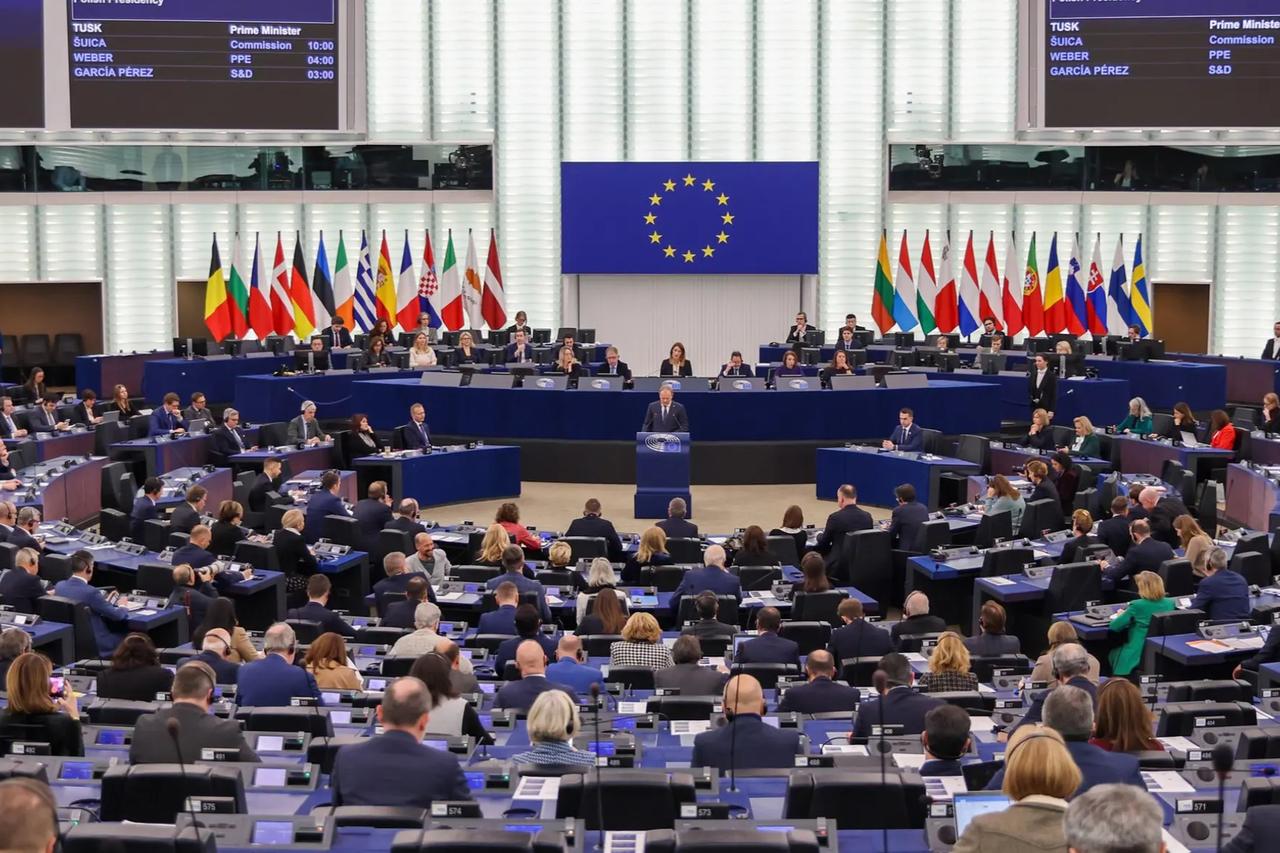 Avrupa Parlamentosu kurumsal cihazlarda yapay zekayı engelledi