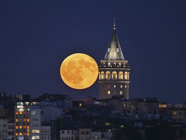Gökyüzü şöleni başlıyor: Yılın son Süper Ay'ı bu gece görünecek