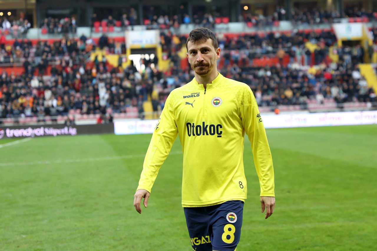Fenerbahçe Mert Hakan ile ilgili haberleri yalanladı