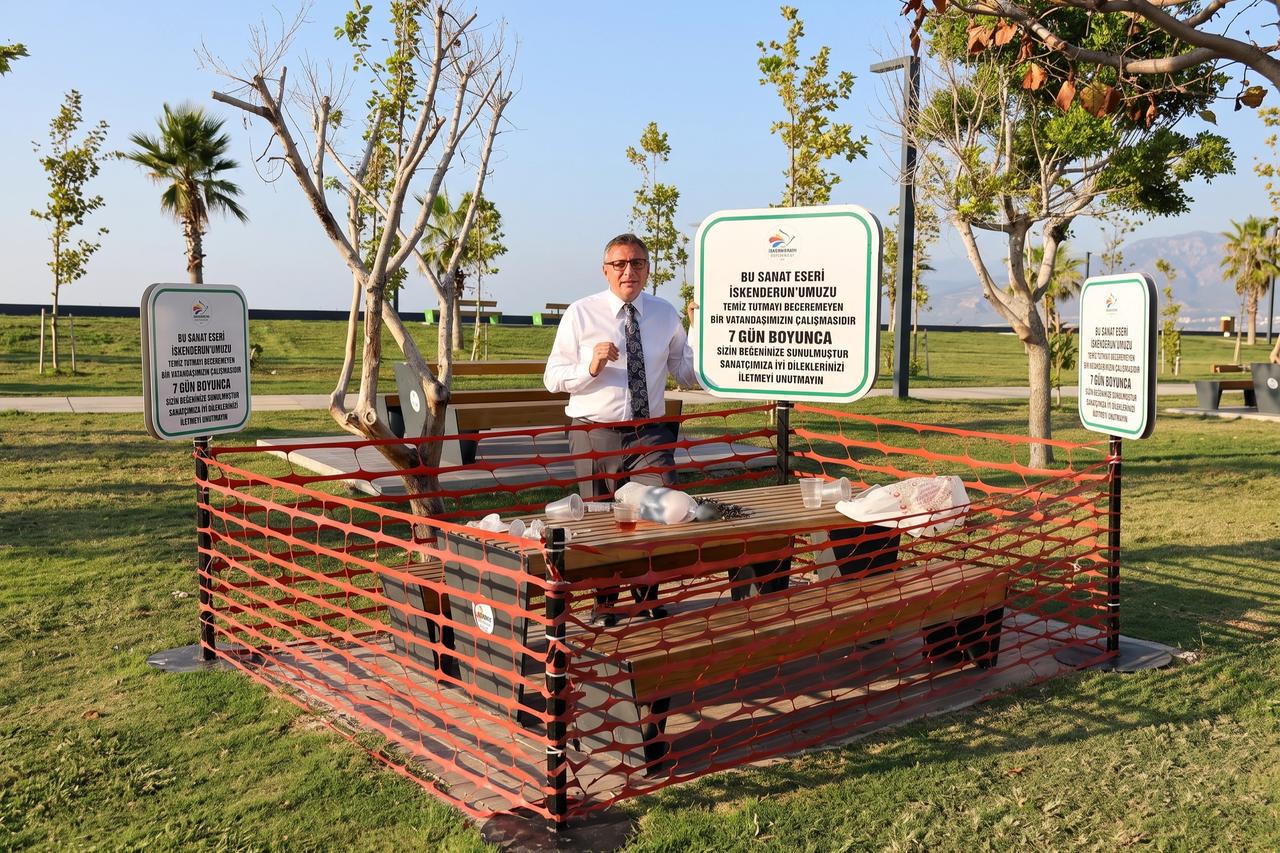 Hatay İskenderu'da sahili kirletenlere belediyeden ders niteliğinde cevap!