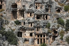 Likya'nın en büyük antik tiyatrosu orijinal taşlarıyla yeniden ayağa kalkıyor