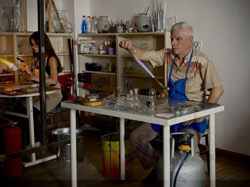 2 bin yıllık gözyaşı şişelerini yeniliyor