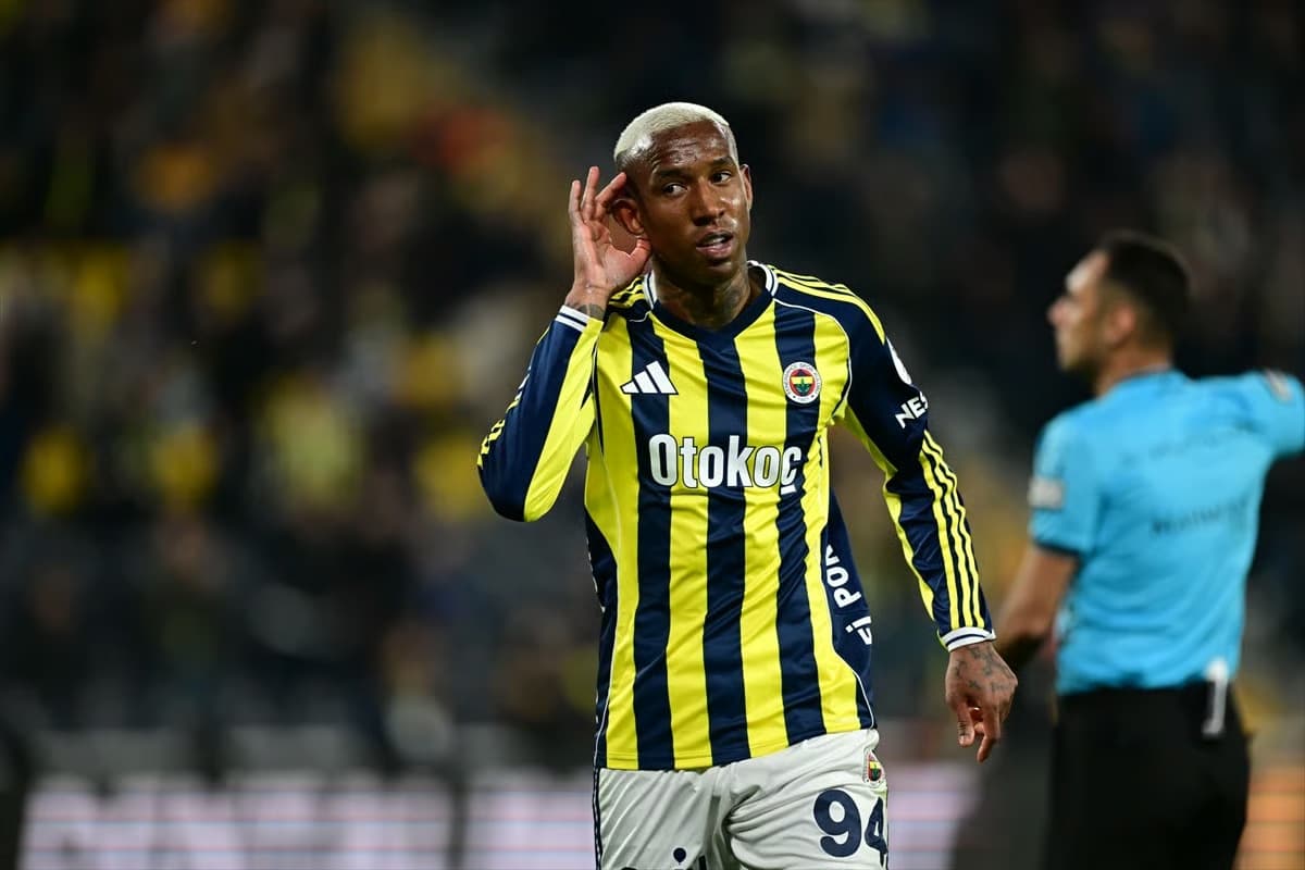 Anderson Talisca çeteyi çökertti