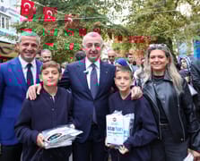 Kocaeli’de gelenek bozulmadı, kitaplar yine ağaçlarda açtı!