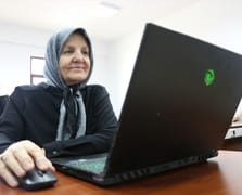 Sınıf arkadaşlarının "Selma teyzesi" meslek yüksekokulunu bitirdi