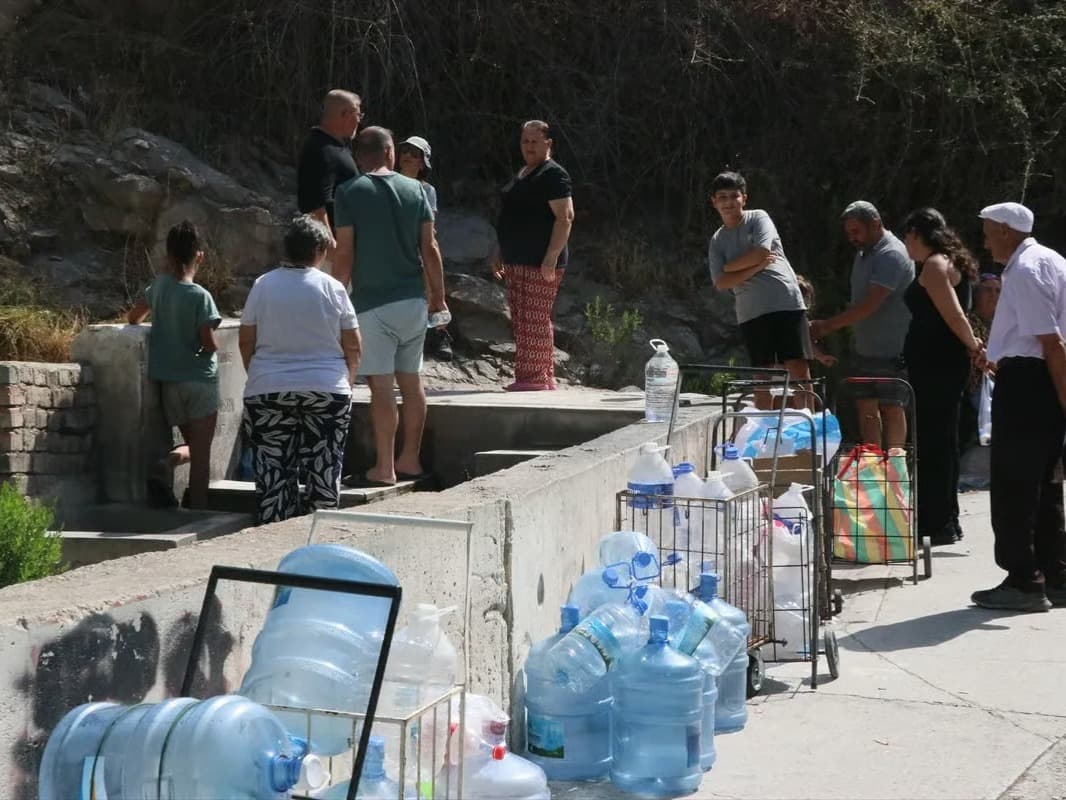 İzmir'de su kesintileri sebebiyle kuyruk oluştu