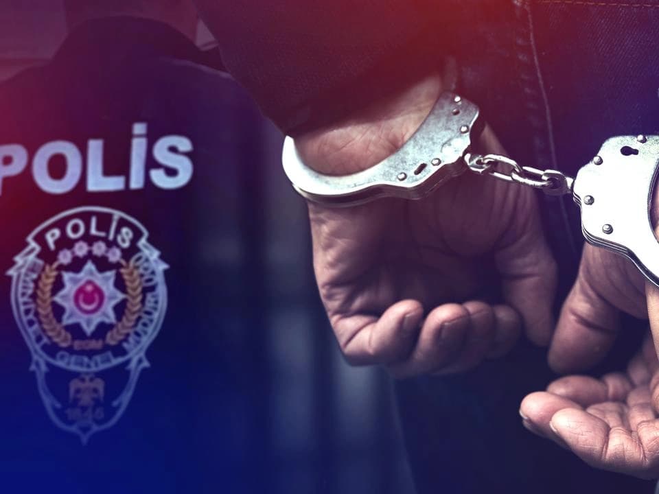 Hastalarından 'bıçak parası' aldığı iddia edilen doktor tutuklandı