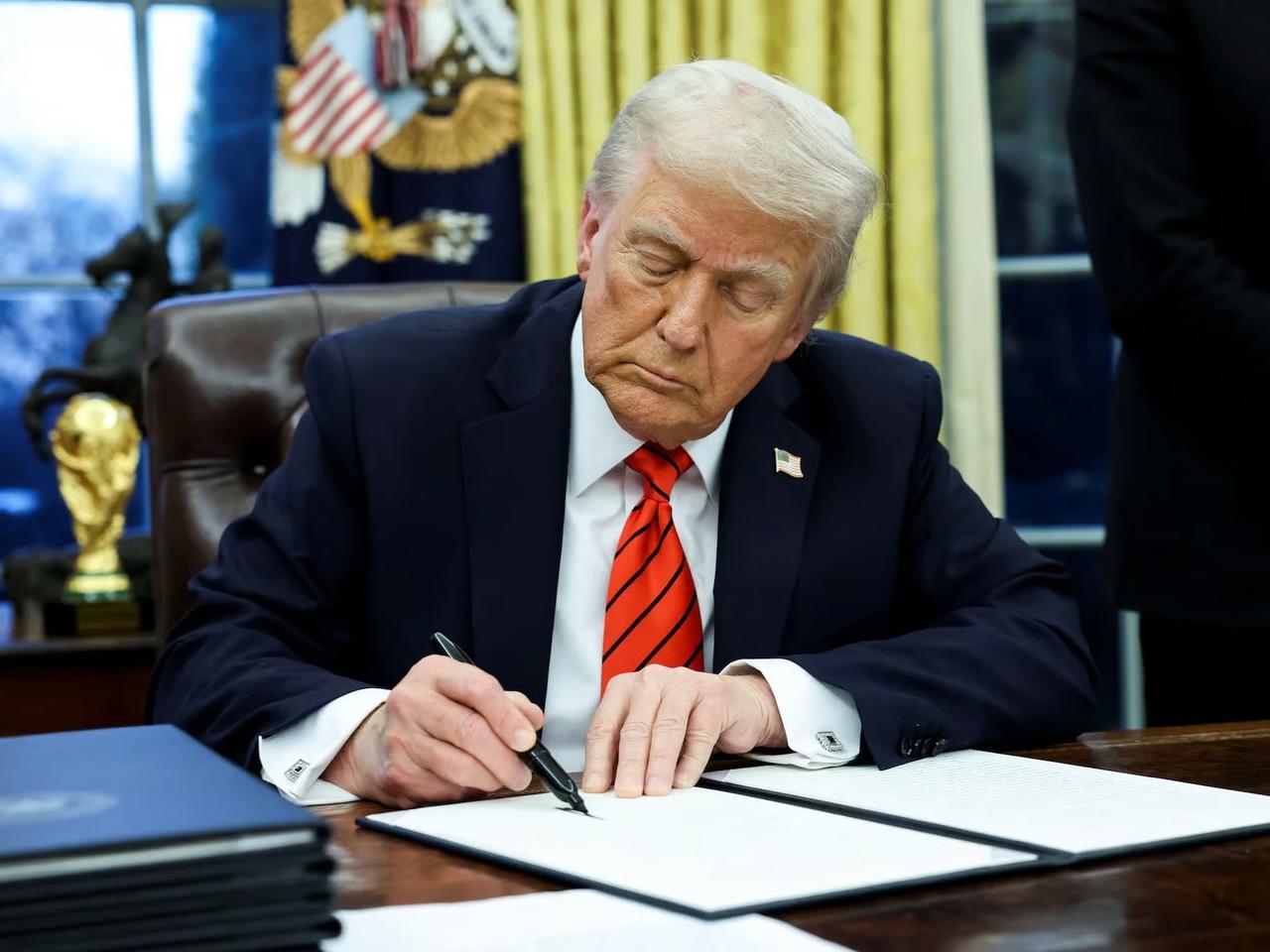 Trump'tan İran'a ticari ambargo