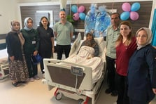 53 yaşındaki kadın ikiz bebek dünyaya getirdi