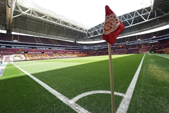 Galatasaray hücumunun hızını zemin kesemeyecek