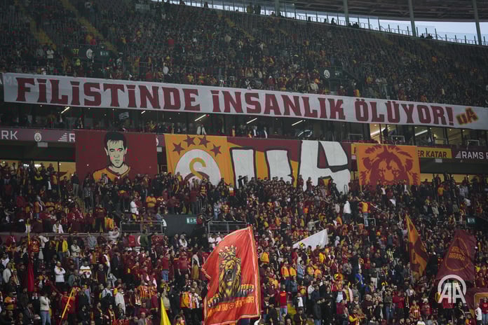 Filistin'e destek pankartları