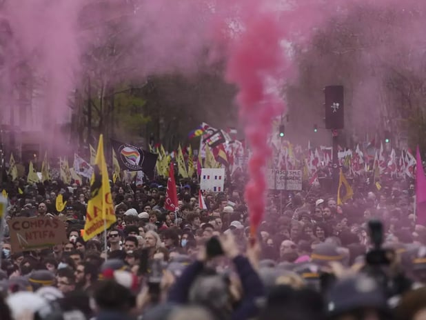 Hollanda ve Fransa'da aşırı sağın yükselişi protest edildi