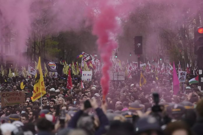 Hollanda ve Fransa'da aşırı sağın yükselişi protest edildi