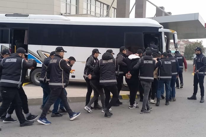 İstanbul'da DHKP-C operasyonu: Belediye çalışanlarına gözaltı