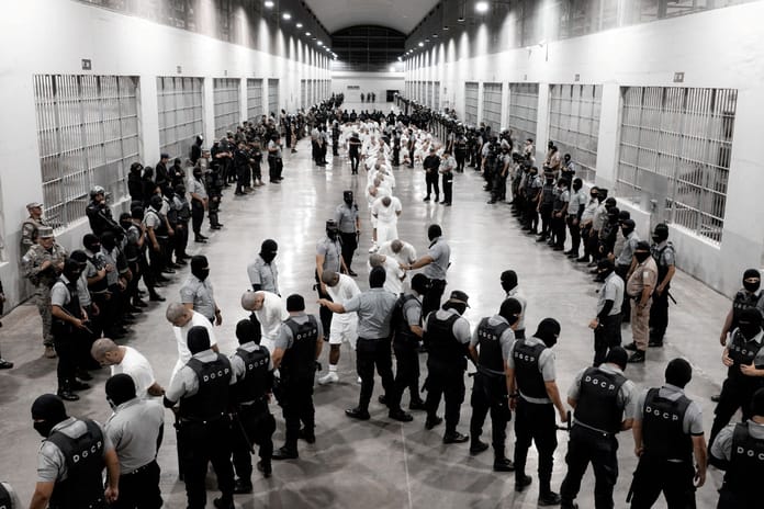 Trump'ın “Yabancı Düşmanlar Yasası”na yüksek mahkemeden onay