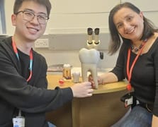 İngiltere'de bilim insanları laboratuvar ortamında insan dişi üretti