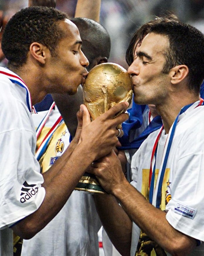 Koleksiyon ürünü futbol eşyaları Paris'te