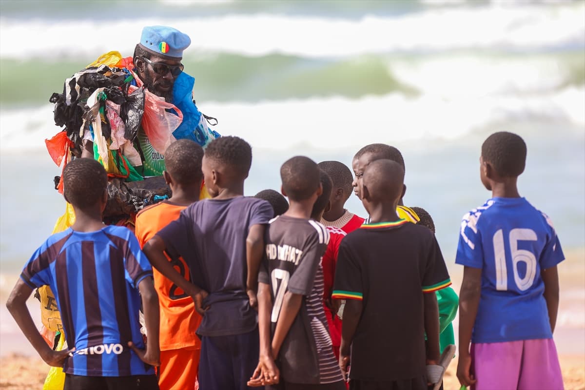 Senegalli Plastik Adam: Afrika, dünyanın çöp kutusu değil