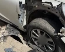 Başıboş köpekler park halindeki otomobilleri parçaladı