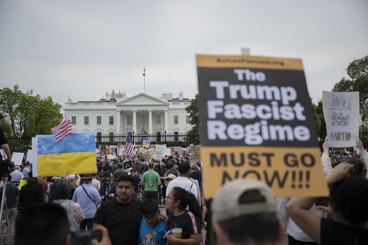 Trump karşıtı binlerce kişi sokağa çıktı