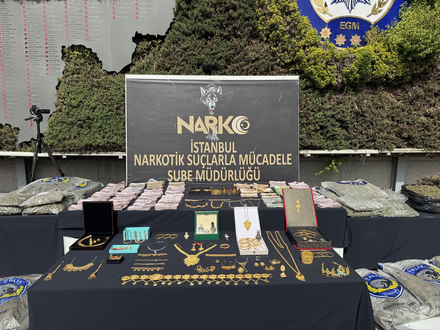 Uyuşturucu operasyonunda 801 kilogram metamfetamin ele geçirildi