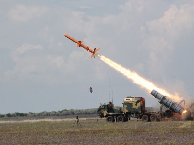 Zelensky Ukrayna'nın yeni seyir füzesini tanıttı