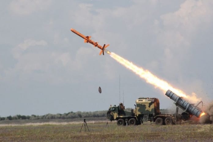 Zelensky Ukrayna'nın yeni seyir füzesini tanıttı