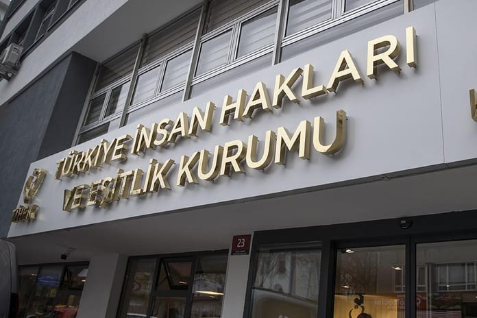 TİHEK'ten tesettürlü mayo kararı: Tatil sitesine ceza uygulandı